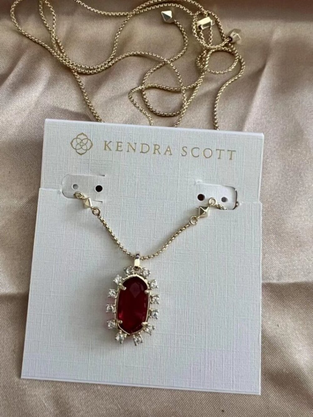 Kendra Scott necklace